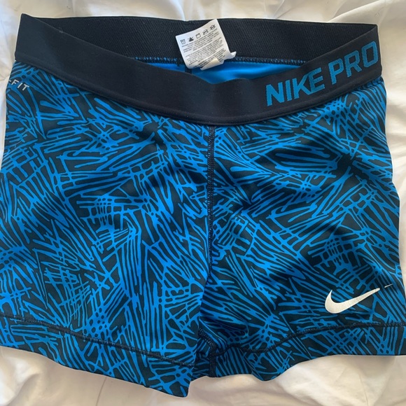 Nike Pants - Nike spandex shorts